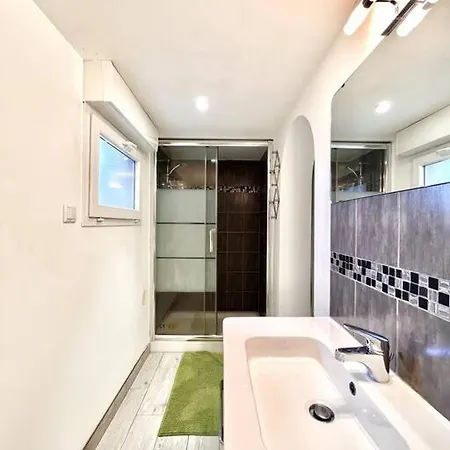 Palazzi Avec Piscine 빌라 Venzolasca